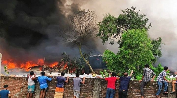 টঙ্গীতে কেমিক্যাল গোডাউনে ভয়াবহ অগ্নিকাণ্ড, ফায়ার সার্ভিসের ৪ জন দগ্ধ